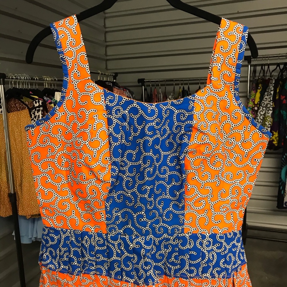 Sleeveless short peplum African print